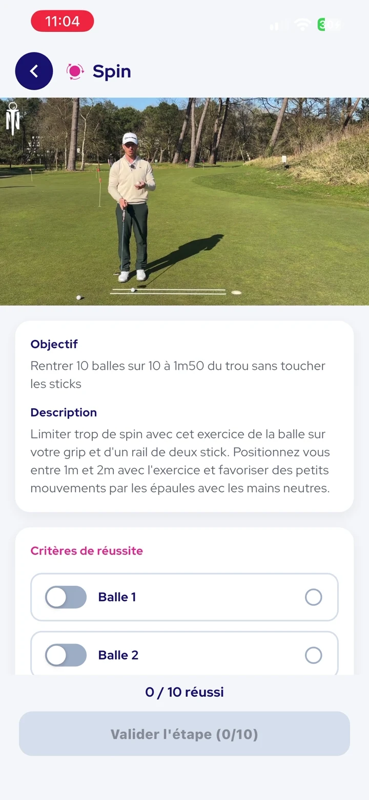 Adrien explique un exercice de putting en vidéo, avec son objectif et les repères pour le réaliser.